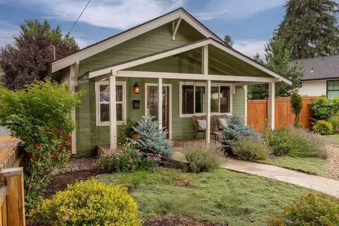 1034 NW Columbia St, Bend, OR 97703