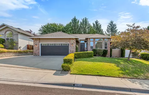 5648 Cherry Ln, Medford, OR 97504