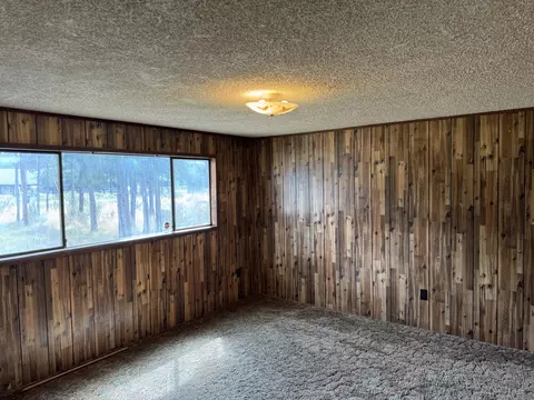 Living - 17352 Canvasback Dr, Bend, OR 97707 photo 6 of 8