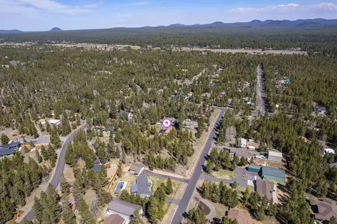 View/Area - 17352 Canvasback Dr, Bend, OR 97707 photo 7 of 21