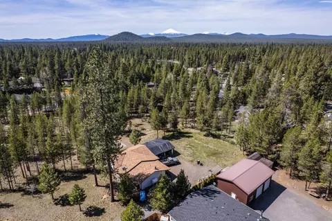View/Area - 17352 Canvasback Dr, Bend, OR 97707 photo 10 of 21
