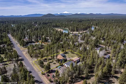 View/Area - 17352 Canvasback Dr, Bend, OR 97707 photo 12 of 21