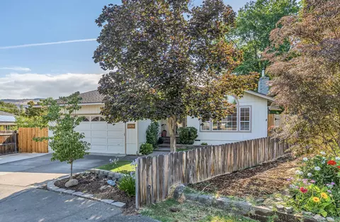 2870 Pinecrest Ct, Medford, OR 97504