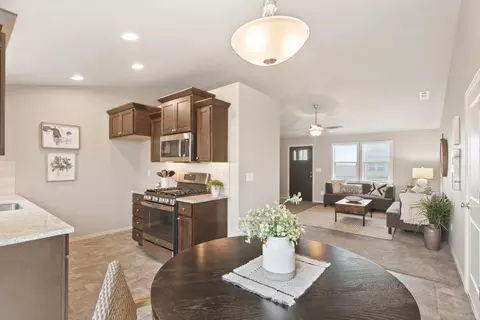 3243 NW 10th St #LOT 20, Redmond, OR 97756