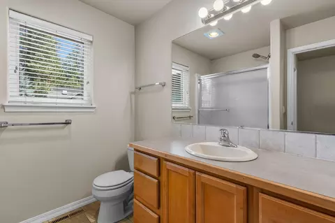 Bath - 61301 SW Brookside Loop, Bend, OR 97702 photo 4 of 4