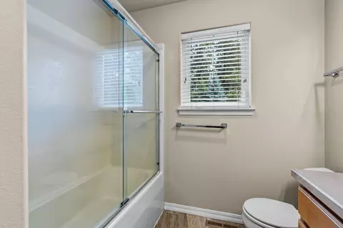 Bath - 61301 SW Brookside Loop, Bend, OR 97702 photo 3 of 4