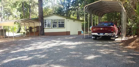 393 N Old Stage Rd, Cave Junction, OR 97523