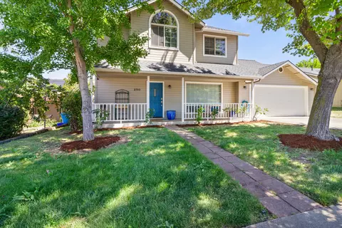 250 Arnos St, Talent, OR 97540