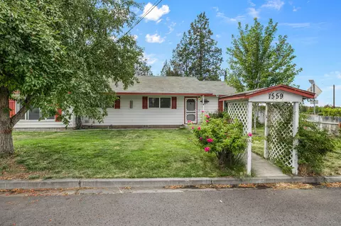 1559 NW Rimrock Dr, Redmond, OR 97756
