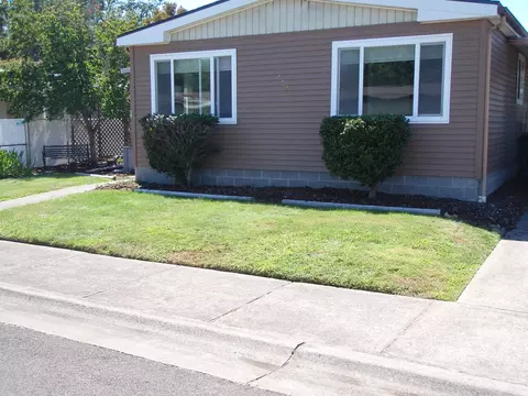 449 Meadow Ln, Eagle Point, OR 97524