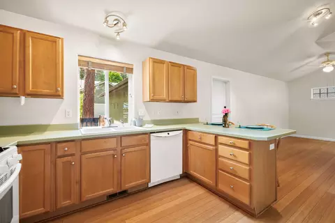 1675 NW Elgin Ave, Bend, OR 97703 photo 9