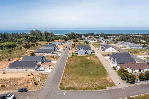 728 Seacrest Dr, Bandon, OR 97411