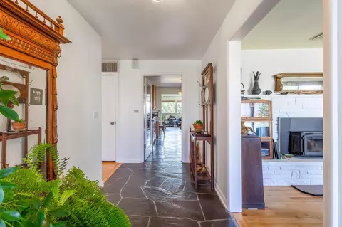Entry Way - 910 C St, Culver, OR 97734 photo 1 of 4
