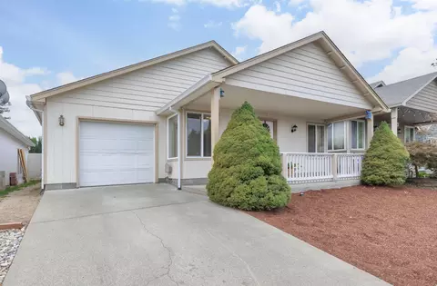 815 Bower Ln, Grants Pass, OR 97527