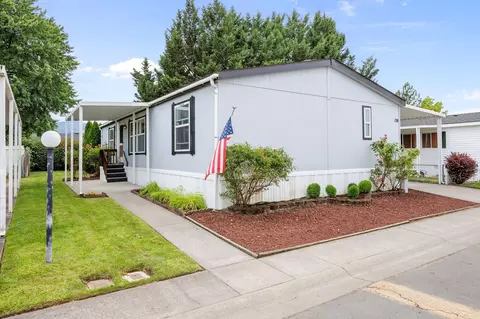 1570 S Peach St #138, Medford, OR 97501