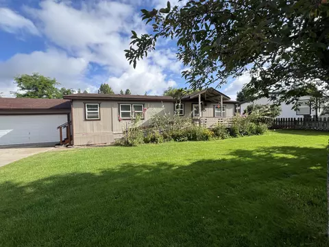 14103 Ravenwood Dr, Klamath Falls, OR 97601