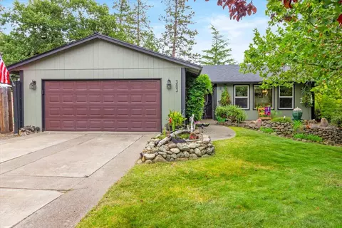383 Pinetop Ter, Shady Cove, OR 97539