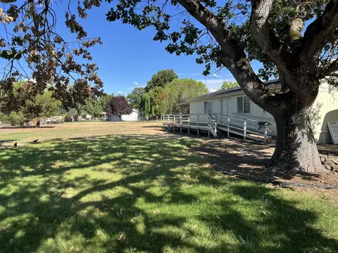 183 Orr Dr, Central Point, OR 97502