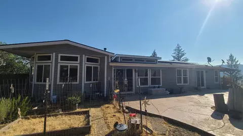 520 Hodson Rd, Gold Hill, OR 97525