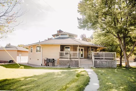 15645 Richardson Ln, Klamath Falls, OR 97603
