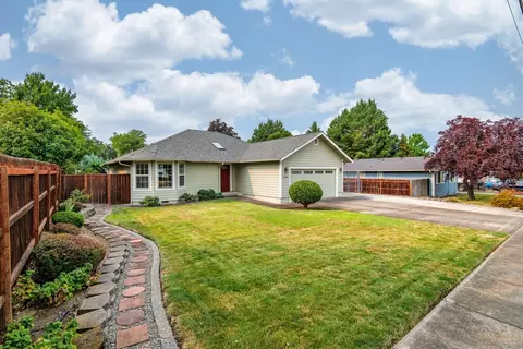 3348 Delta Waters Rd, Medford, OR 97504