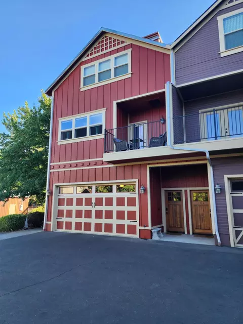 440 N 4th St #102, Jacksonville, OR 97530