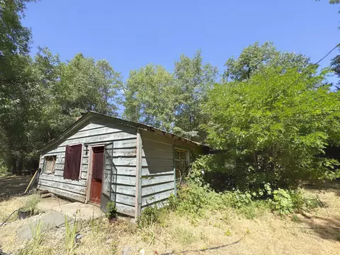 192 Finch Rd, Kerby, OR 97531