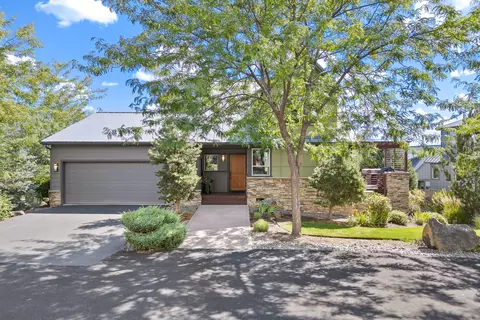 202 Presidio Park Ln, Redmond, OR 97756