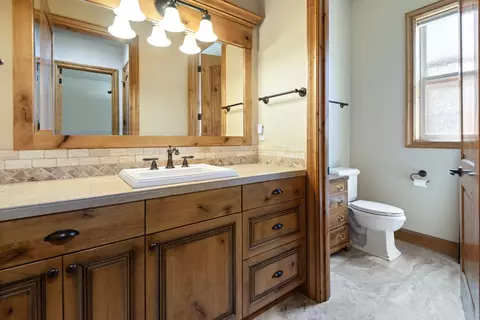 Bath - 20166 Stonegate Dr, Bend, OR 97702 photo 2 of 3