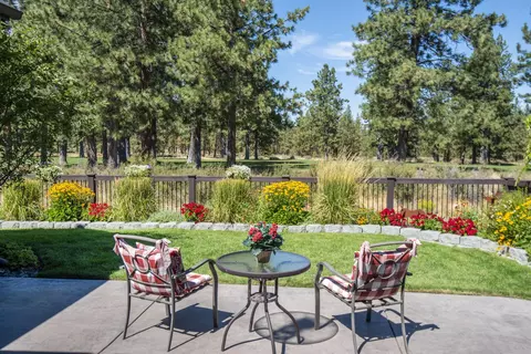 Exterior - 20166 Stonegate Dr, Bend, OR 97702 photo 5 of 8