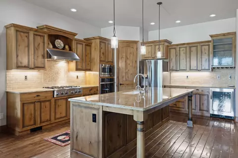 Kitchen - 20166 Stonegate Dr, Bend, OR 97702 photo 1 of 2