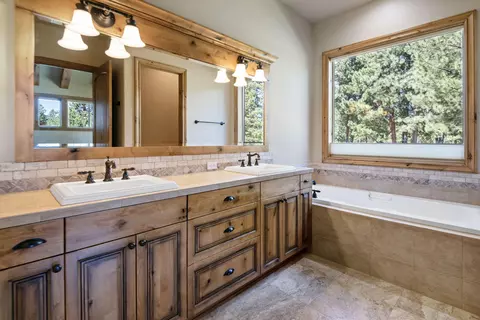 Bath - 20166 Stonegate Dr, Bend, OR 97702 photo 1 of 3