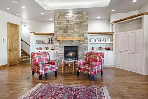 Living - 20166 Stonegate Dr, Bend, OR 97702 photo 1 of 4