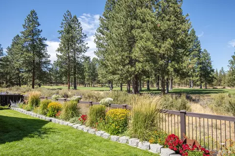 Exterior - 20166 Stonegate Dr, Bend, OR 97702 photo 7 of 8