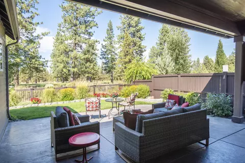Exterior - 20166 Stonegate Dr, Bend, OR 97702 photo 6 of 8