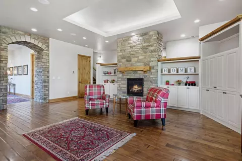 Living - 20166 Stonegate Dr, Bend, OR 97702 photo 2 of 4
