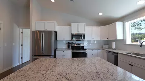 Kitchen - 19661 Highway 62, Shady Cove, OR 97539 photo 3 of 5