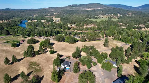 View/Area - 19661 Highway 62, Shady Cove, OR 97539 photo 3 of 4