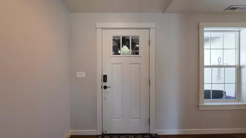 Entry Way - 19661 Highway 62, Shady Cove, OR 97539 photo 1 of 2