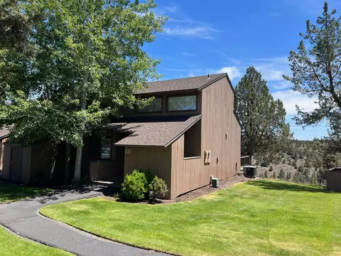 2250 Snowgoose Dr #RV4E, Redmond, OR 97756