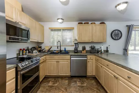 Kitchen - 16320 Paulina View Rd, La Pine, OR 97739 photo 3 of 3