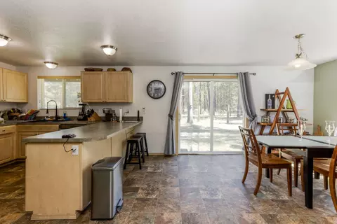 Dining - 16320 Paulina View Rd, La Pine, OR 97739 photo 2 of 2
