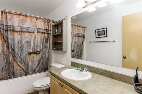 Bath - 16320 Paulina View Rd, La Pine, OR 97739 photo 3 of 3