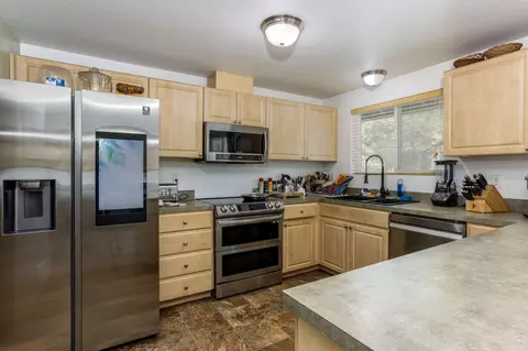 Kitchen - 16320 Paulina View Rd, La Pine, OR 97739 photo 2 of 3