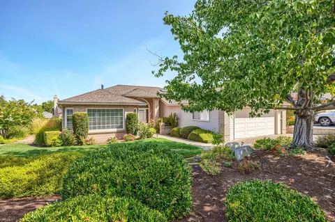 2461 Senate Way, Medford, OR 97504