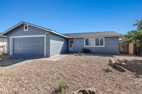 1208 SW 28th St, Redmond, OR 97756