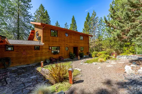 591 Bolt Mountain Rd, Grants Pass, OR 97527