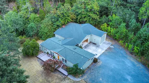 695 Greens Creek Rd, Grants Pass, OR 97527