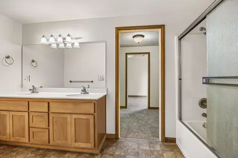 Bath - 210 Northview Dr, Eagle Point, OR 97524 photo 4 of 5
