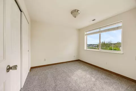 Bedroom - 210 Northview Dr, Eagle Point, OR 97524 photo 2 of 4